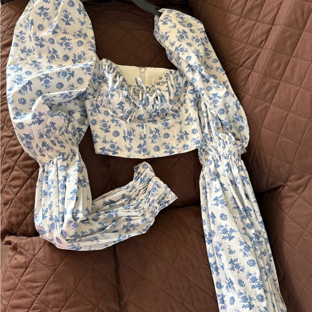 Authentic House of CB blue/white Floral Puff Sleeve Crop Top